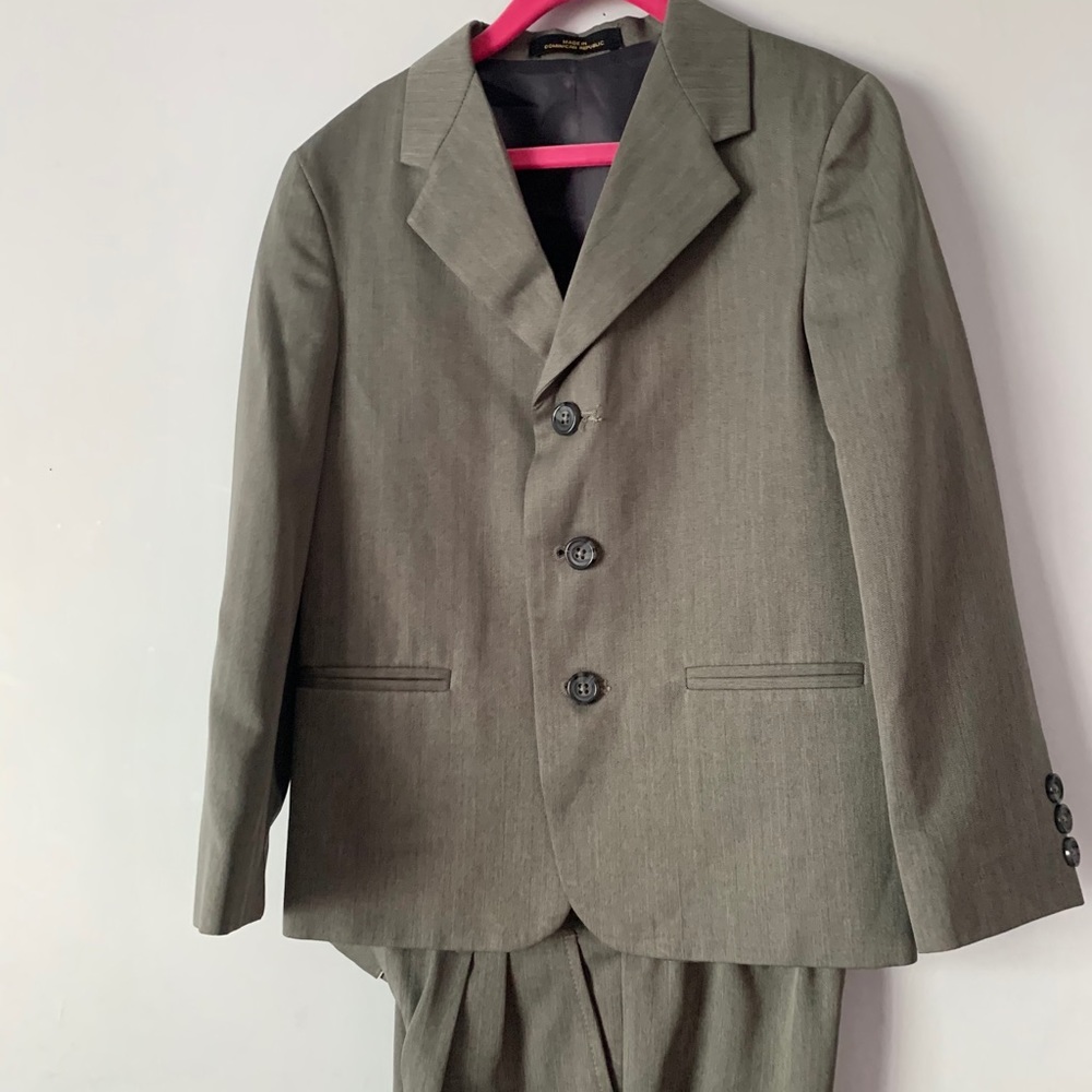 George Suit - Picture 4 of 5